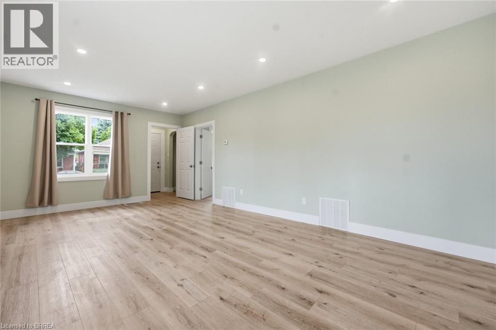 249 CLARENCE Street - 18