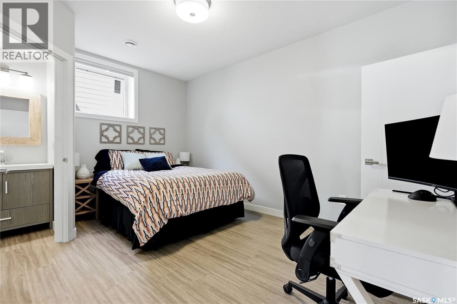 130 Sinclair CRESCENT — photo 45