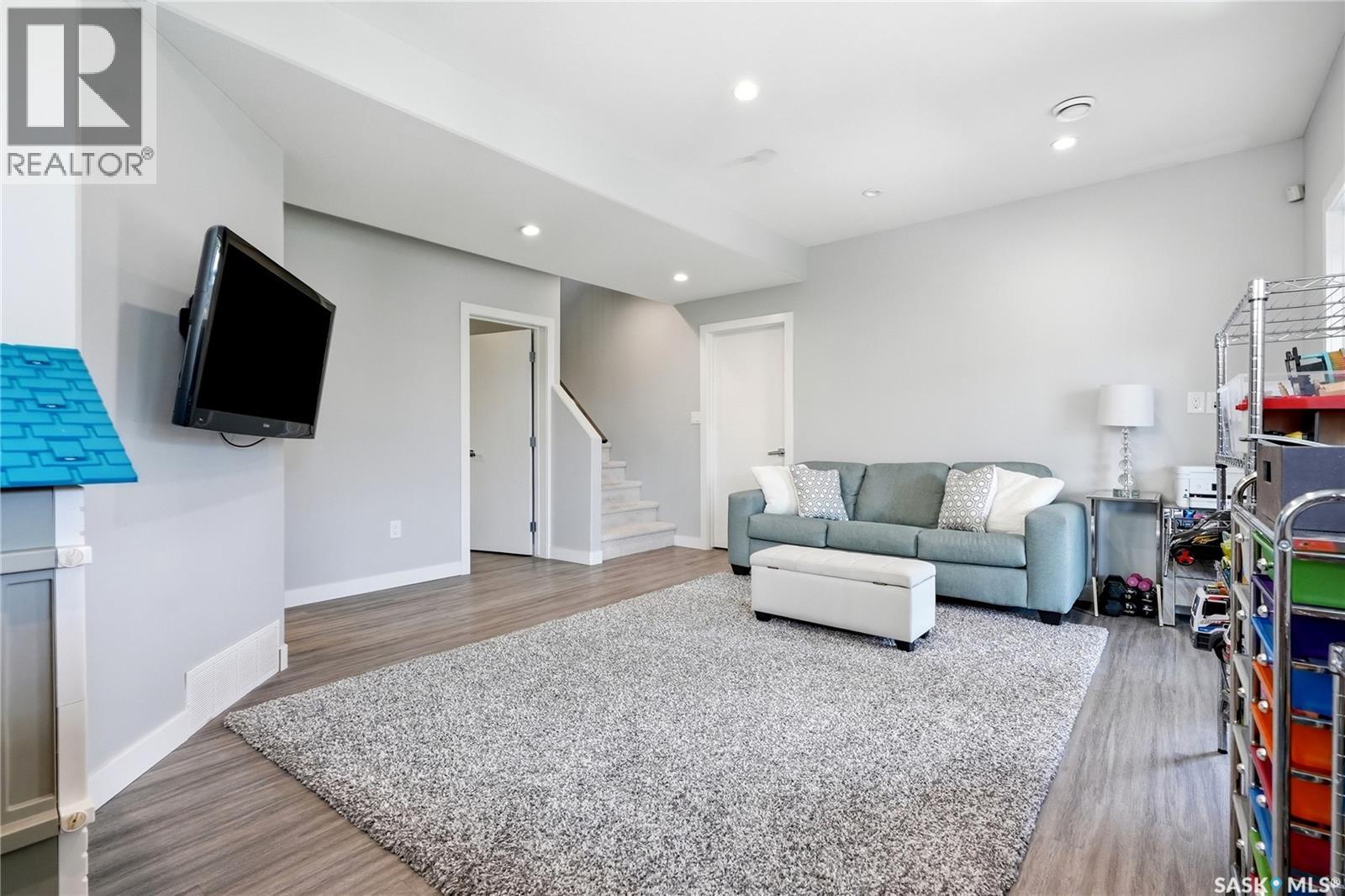 130 Sinclair CRESCENT — photo 42