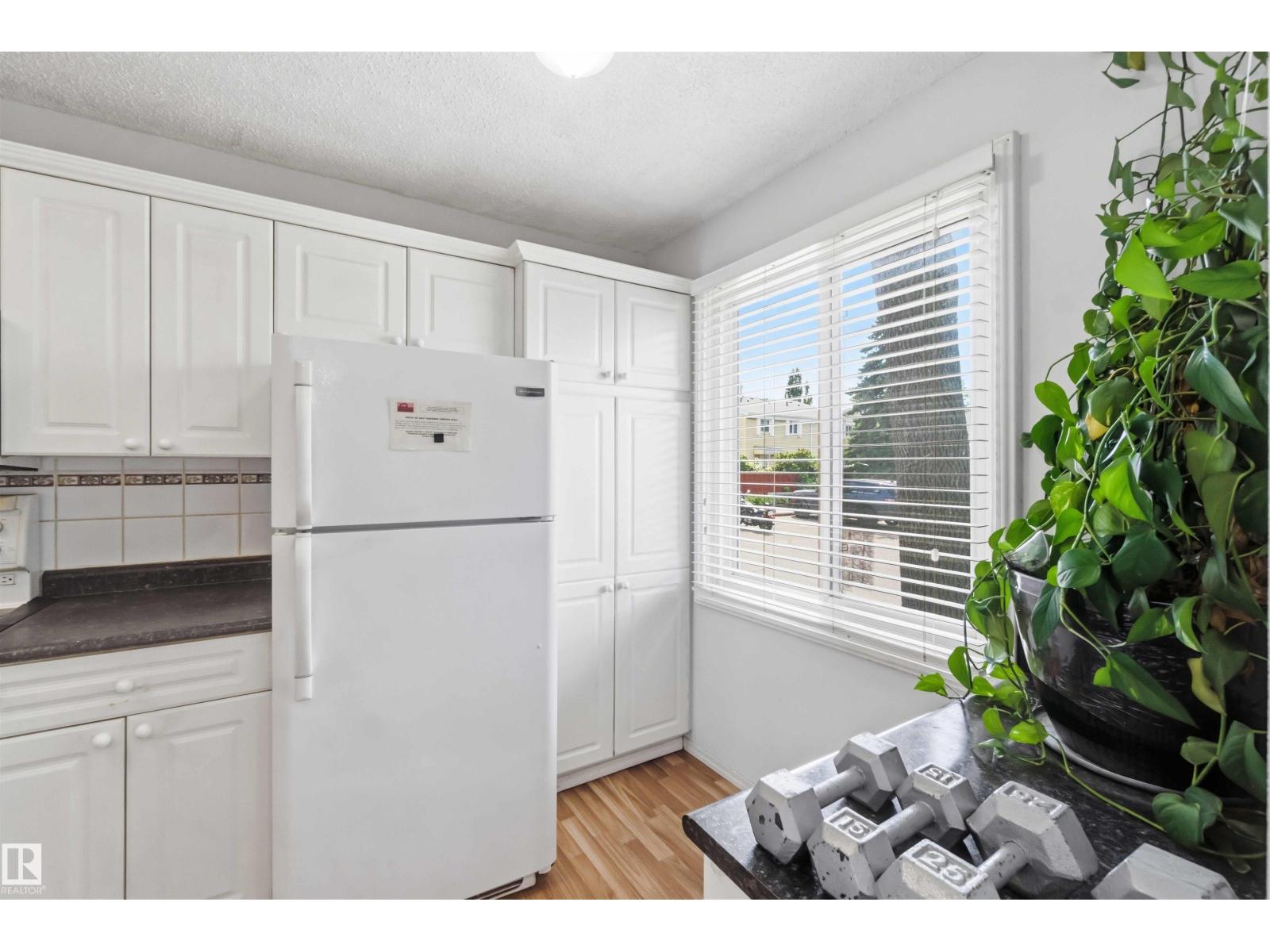 140 PRIMROSE GARDENS GD NW - 19