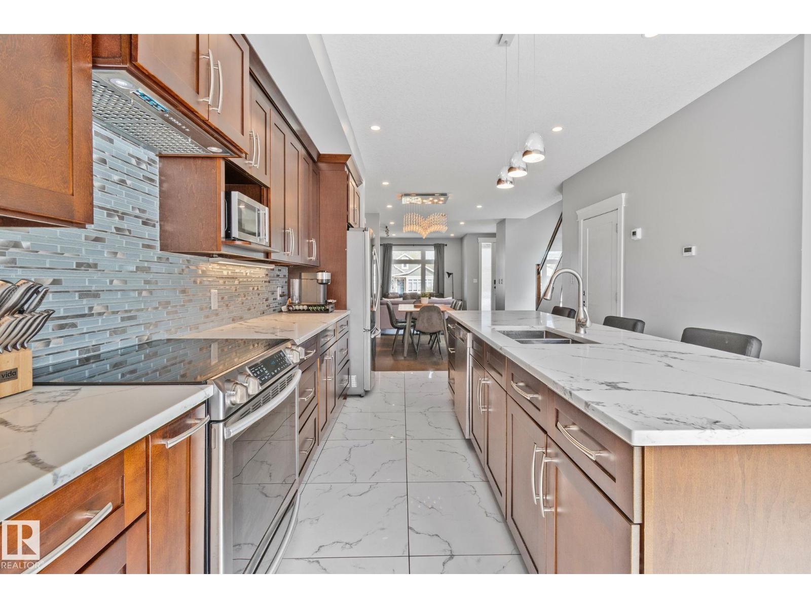9855 79 AV NW - 13