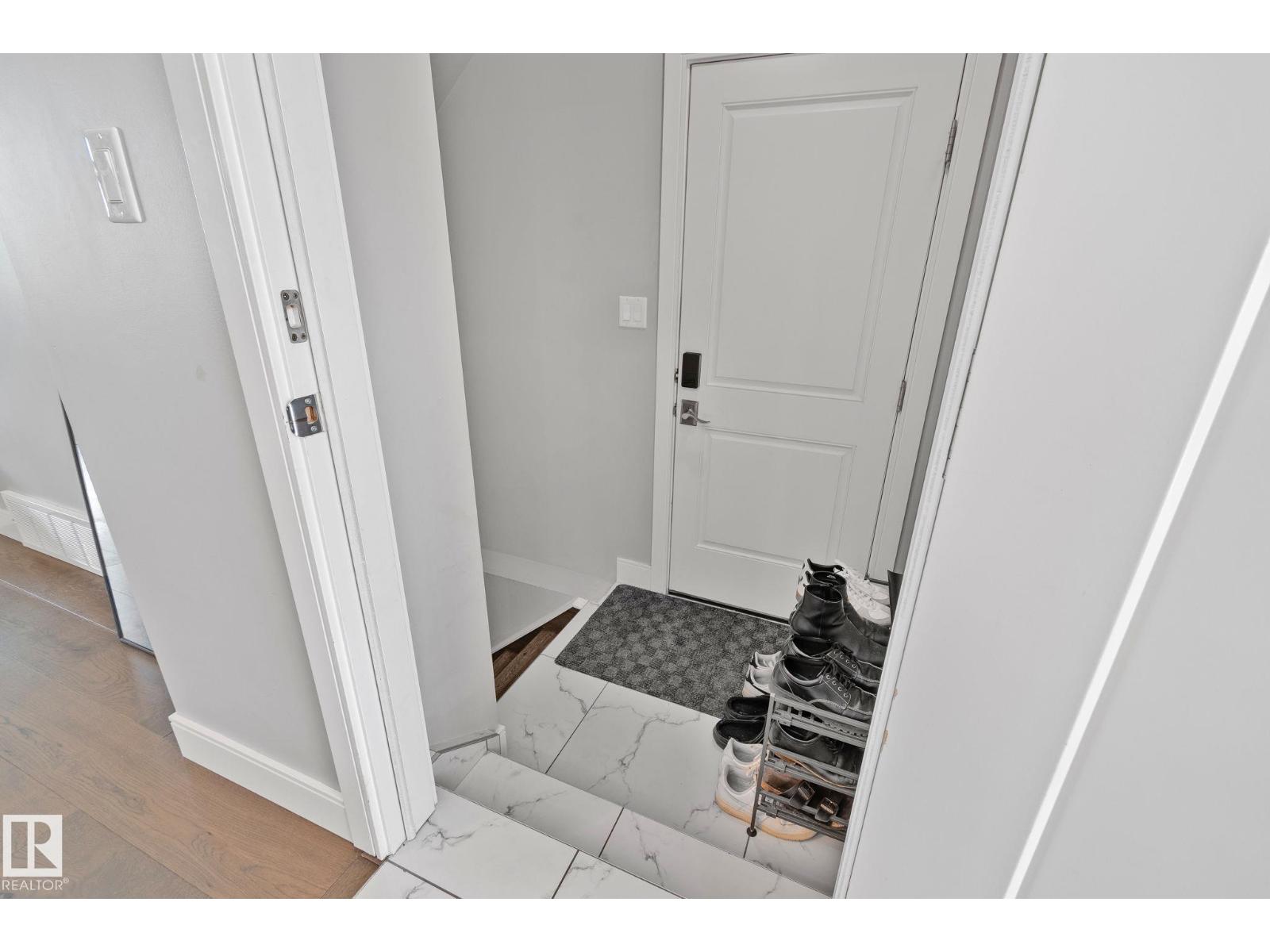9855 79 AV NW - 18