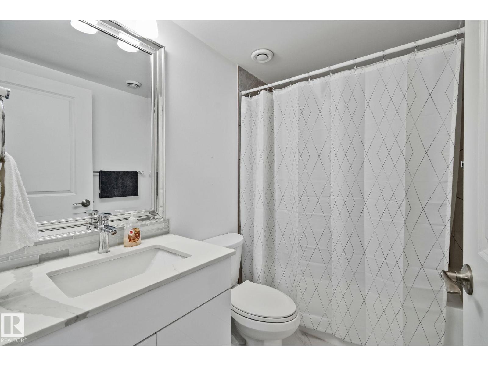 9855 79 AV NW - 24