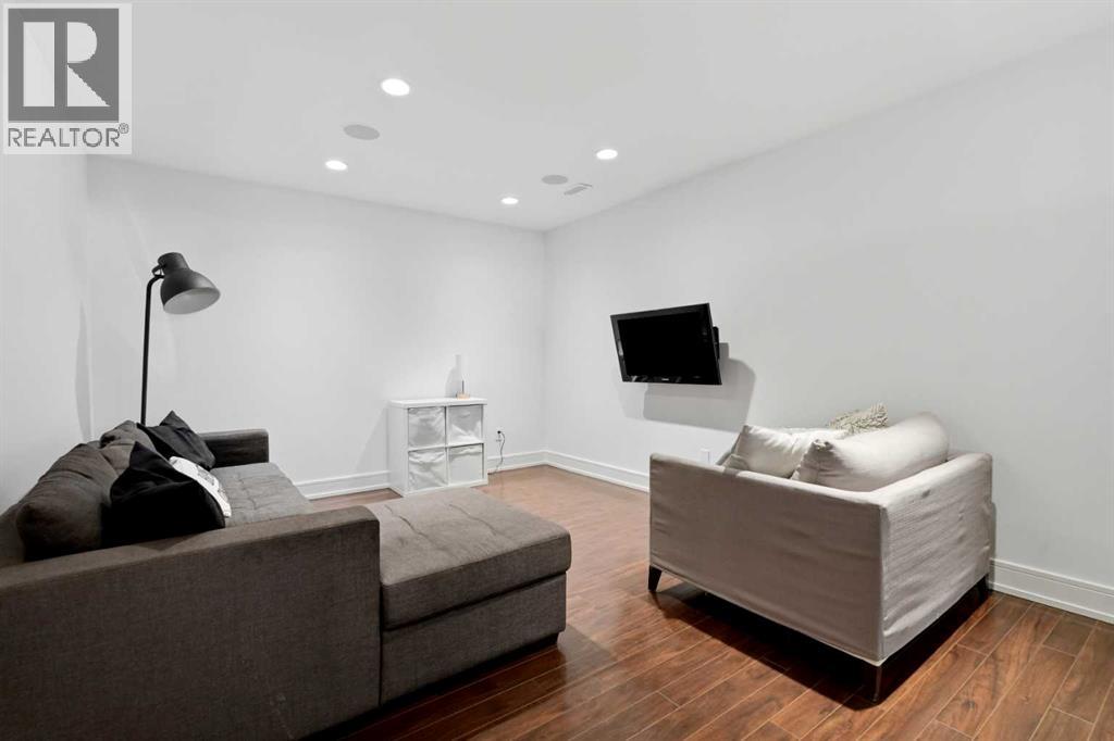 2040 31 Avenue SW — photo 42