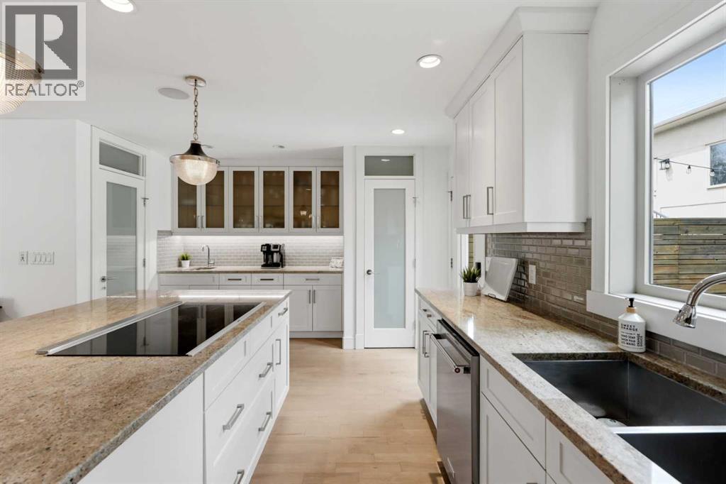 2040 31 Avenue SW — photo 15
