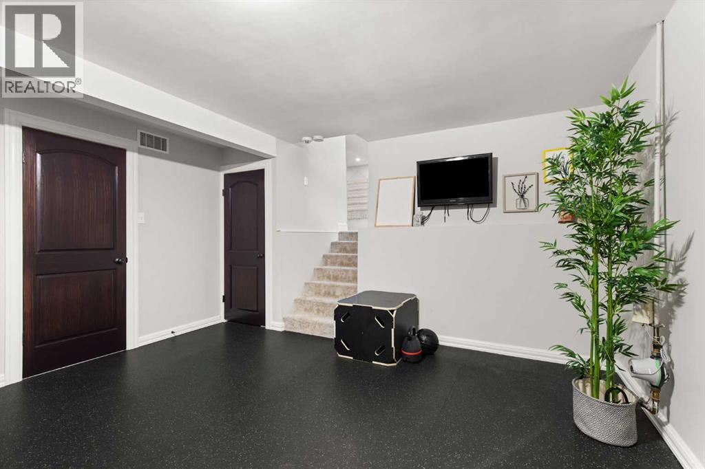 52 Cunliffe Crescent SE — photo 27