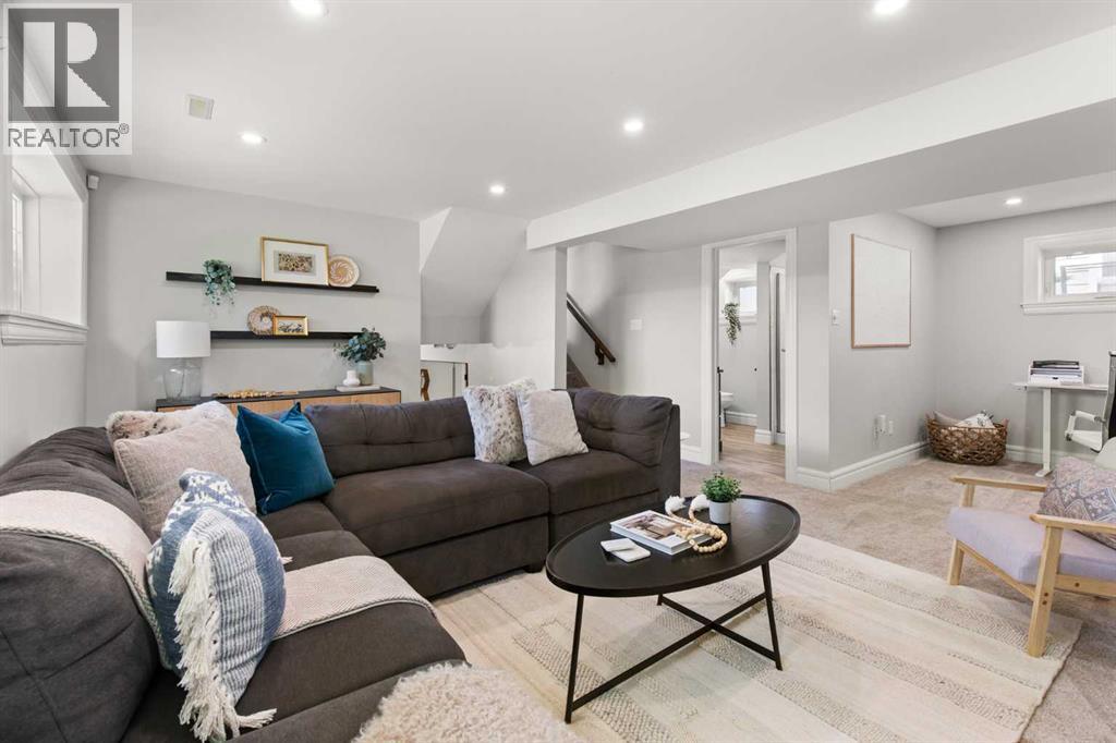 52 Cunliffe Crescent SE — photo 32