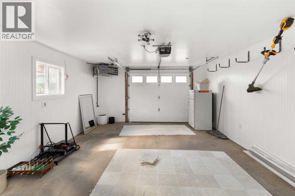 52 Cunliffe Crescent SE — photo 35