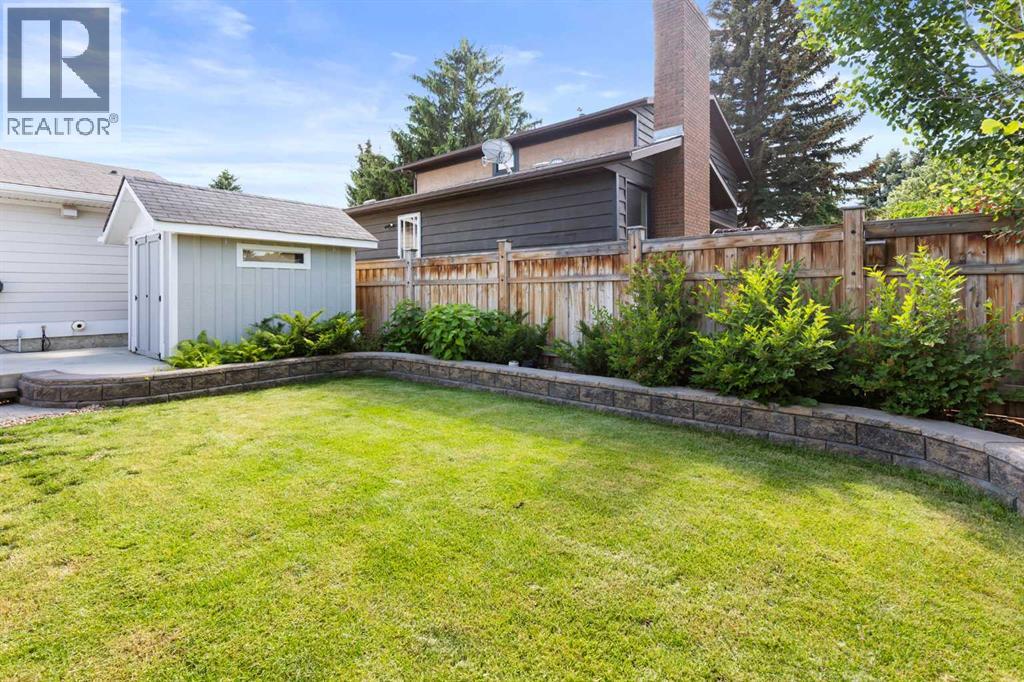 52 Cunliffe Crescent SE — photo 40