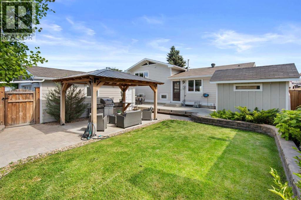 52 Cunliffe Crescent SE — photo 42