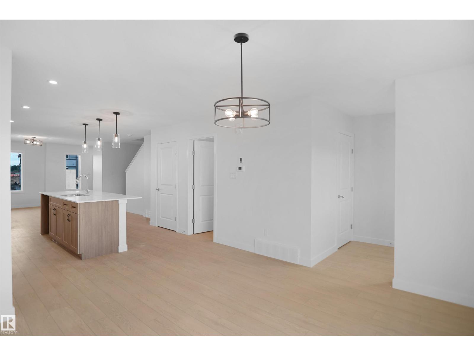 19486 21 AV NW - 14