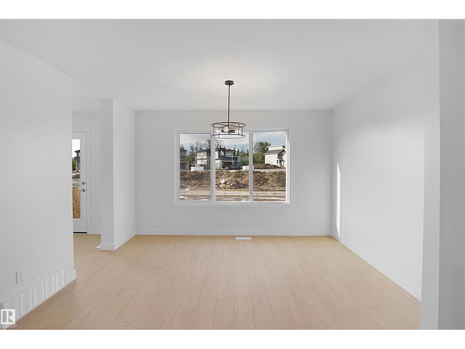 19486 21 AV NW - 15