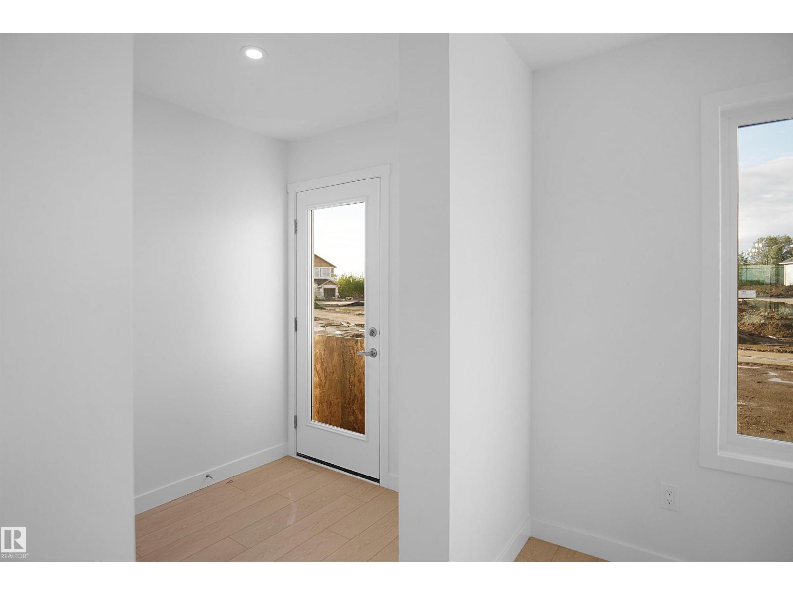 19486 21 AV NW - 16