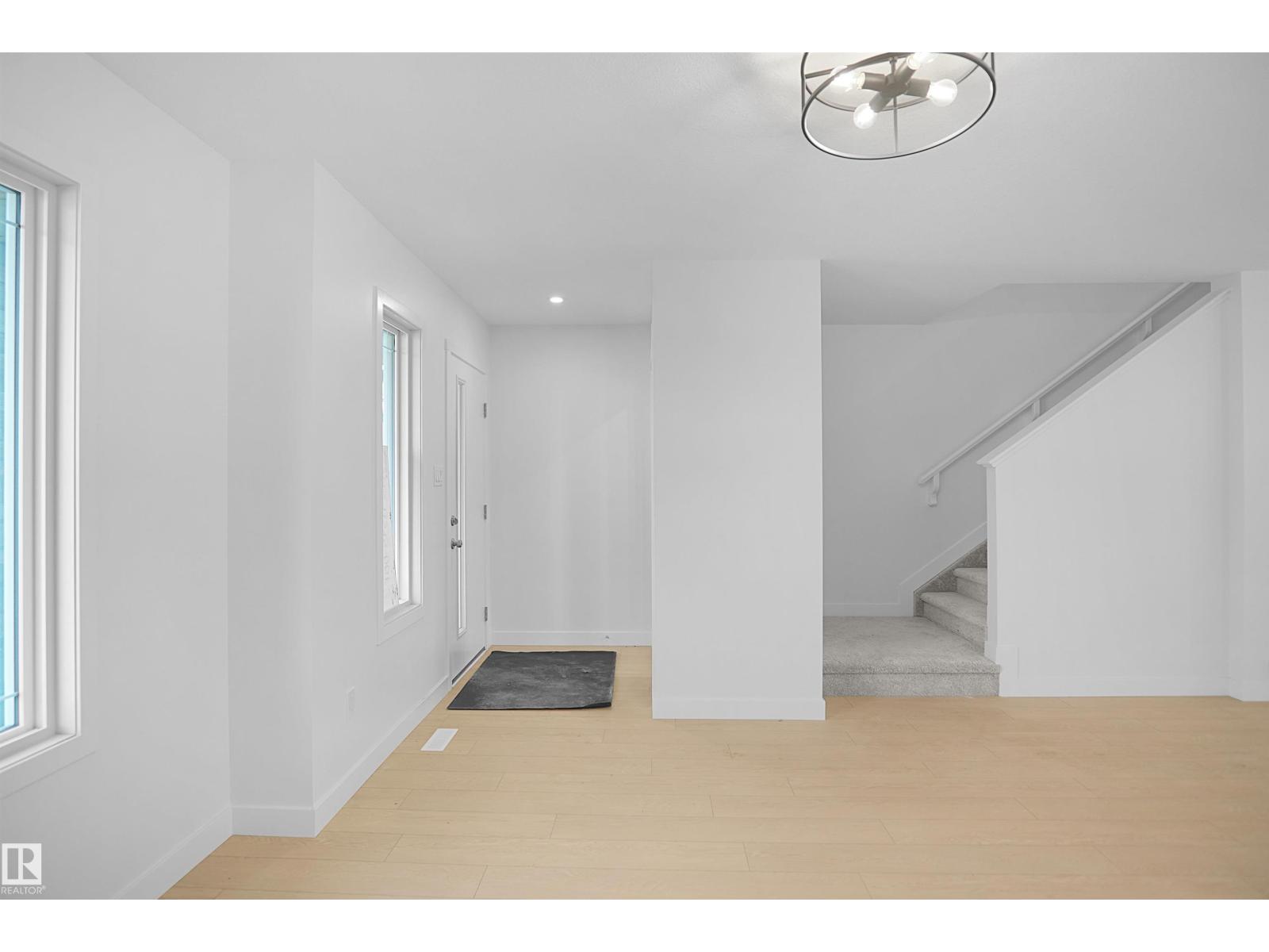 19486 21 AV NW - 3