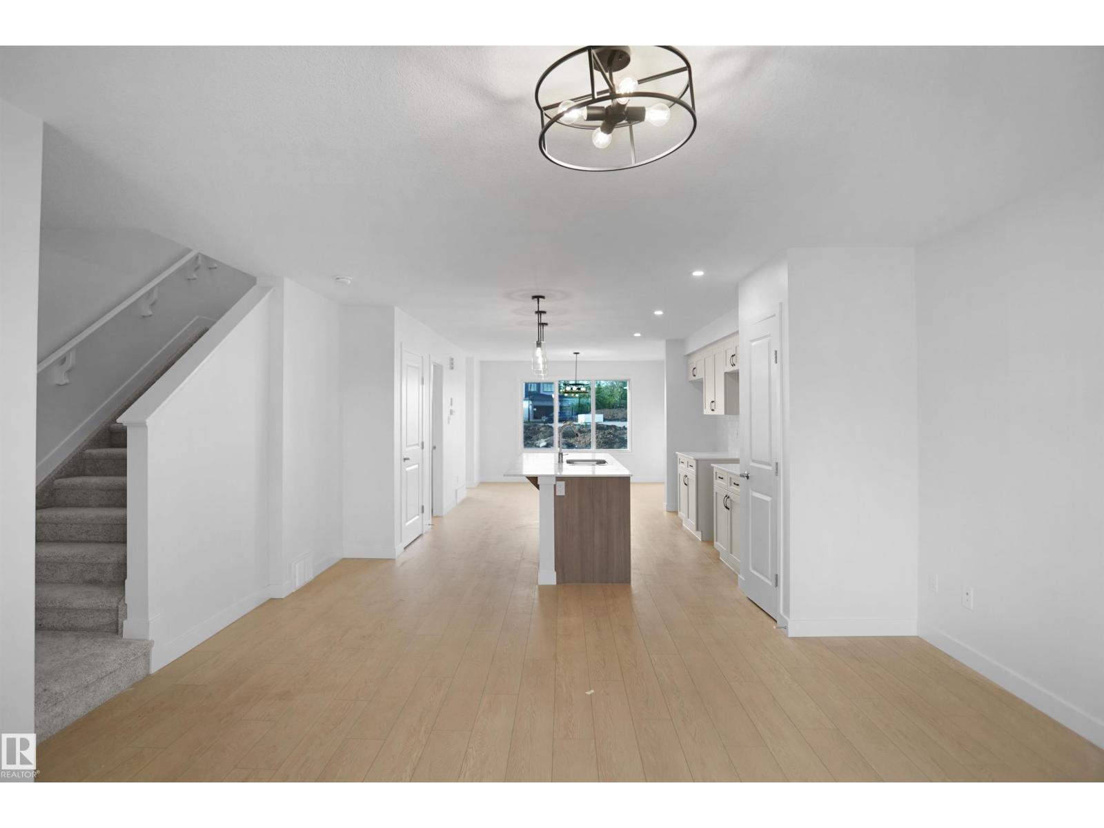 19486 21 AV NW - 5