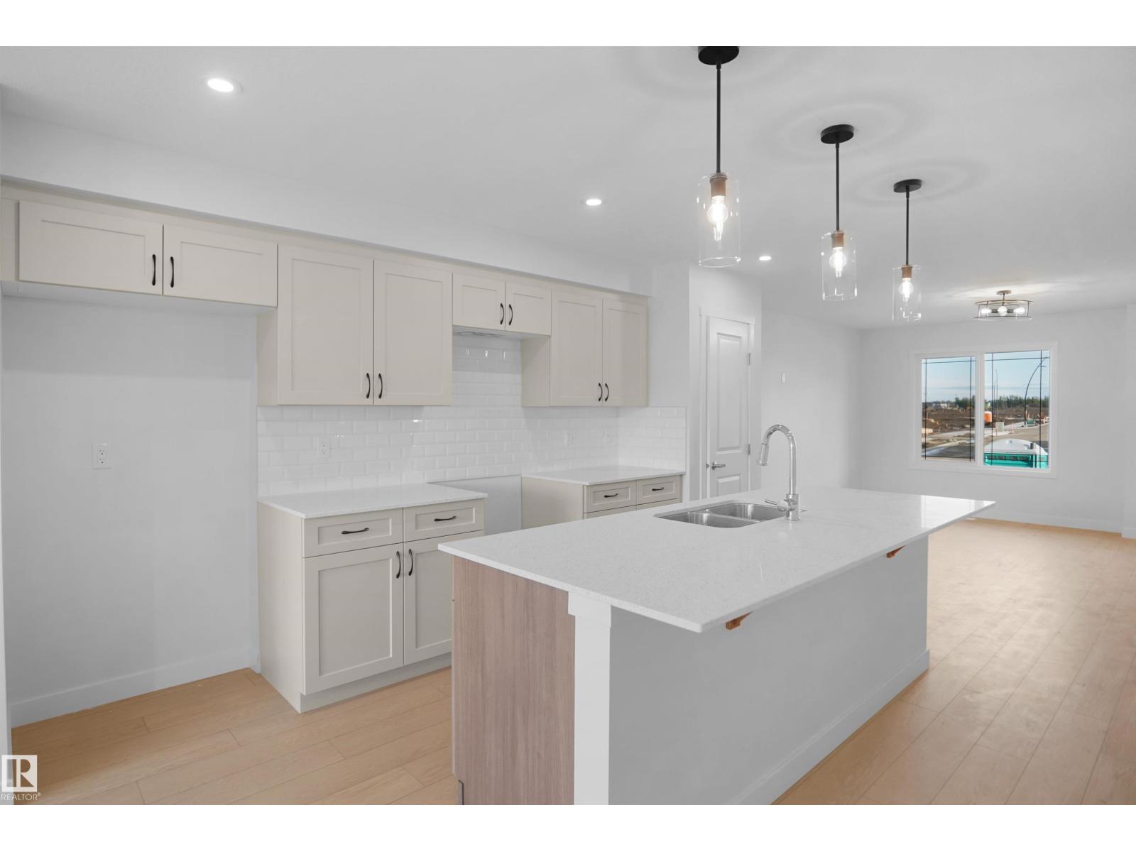 19486 21 AV NW - 9