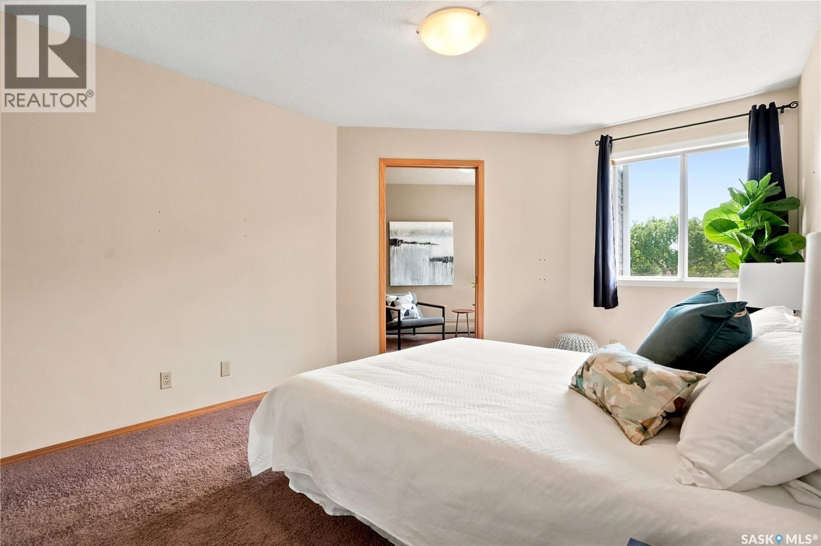 #203 910 9th STREET E - 22