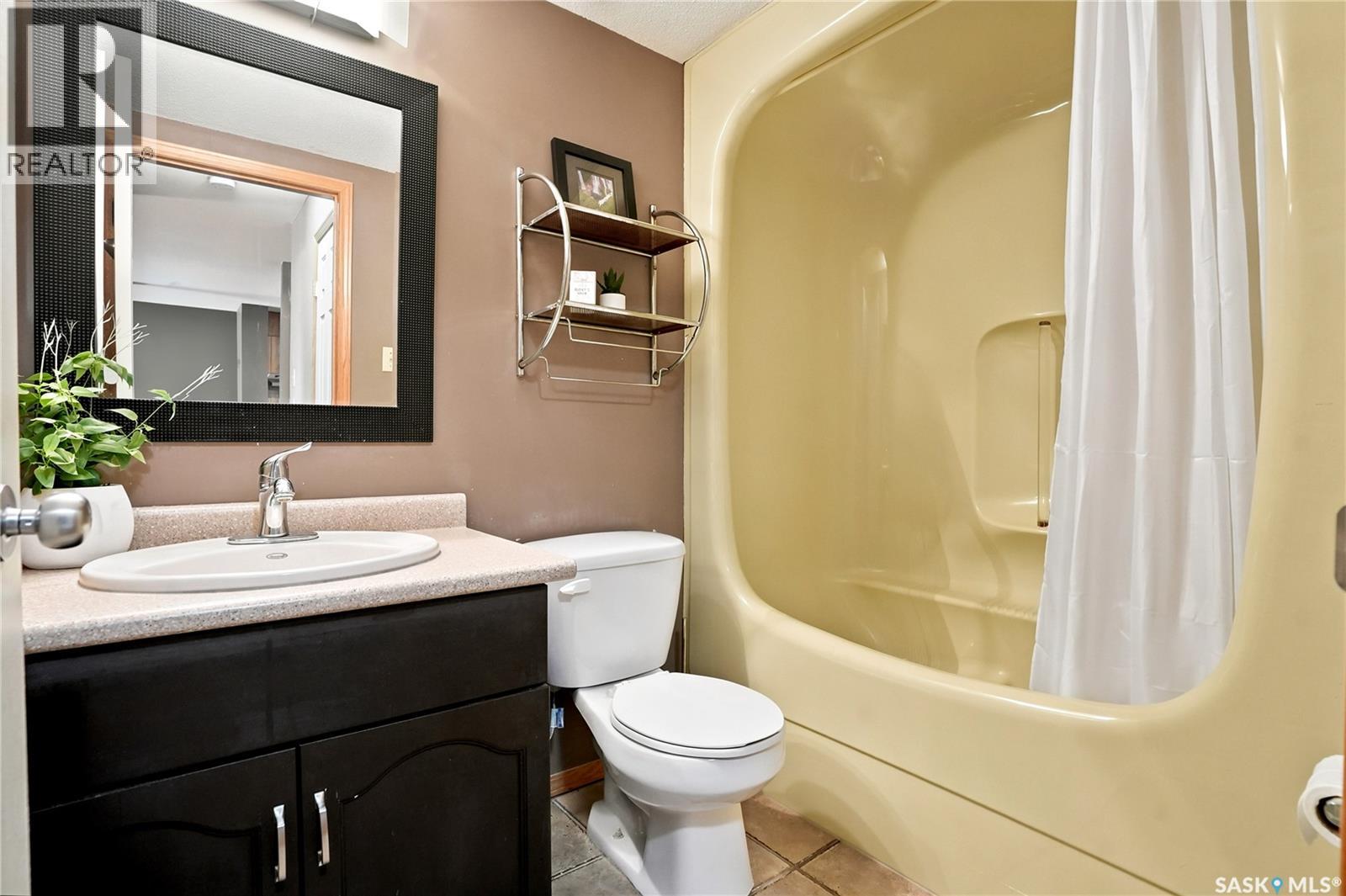 #203 910 9th STREET E - 24