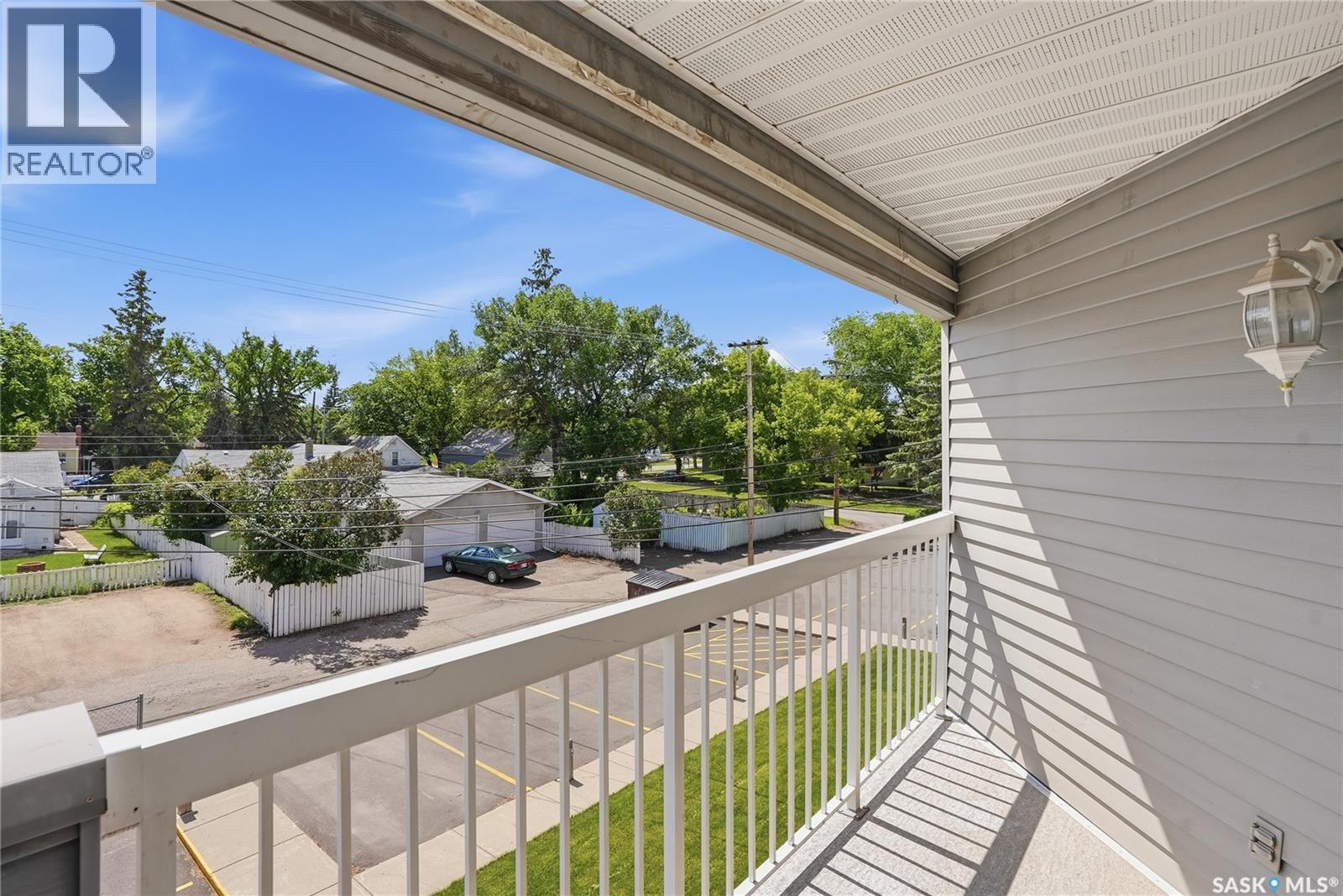 #203 910 9th STREET E - 27