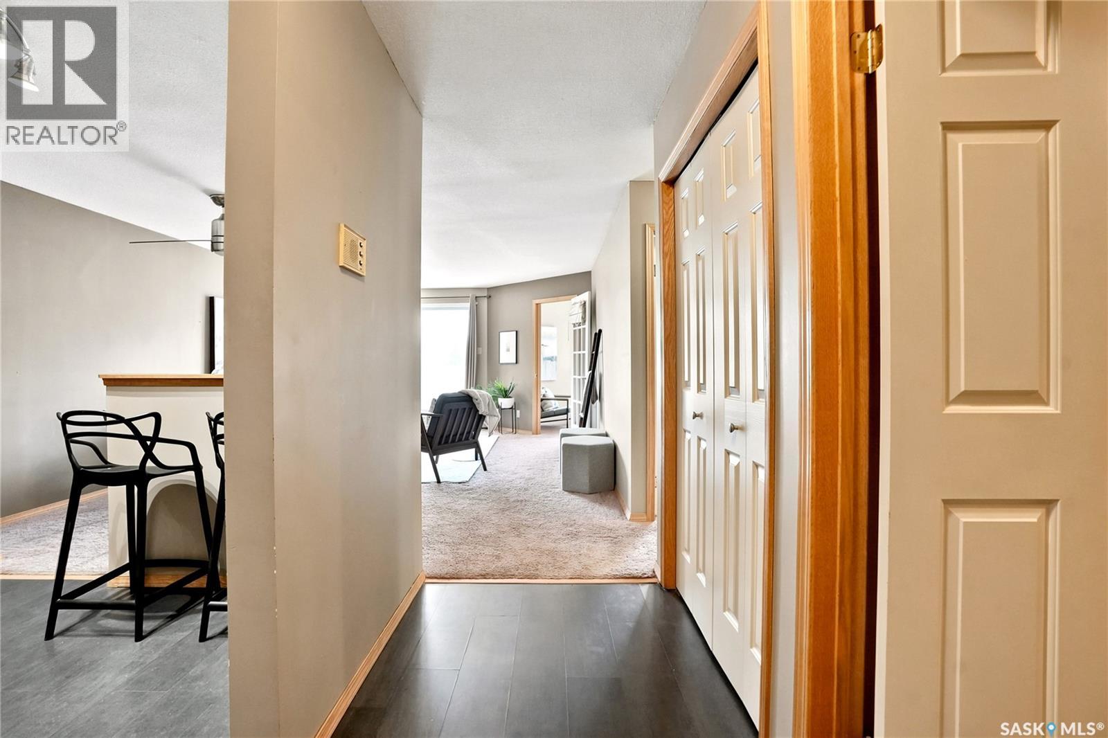 #203 910 9th STREET E - 3