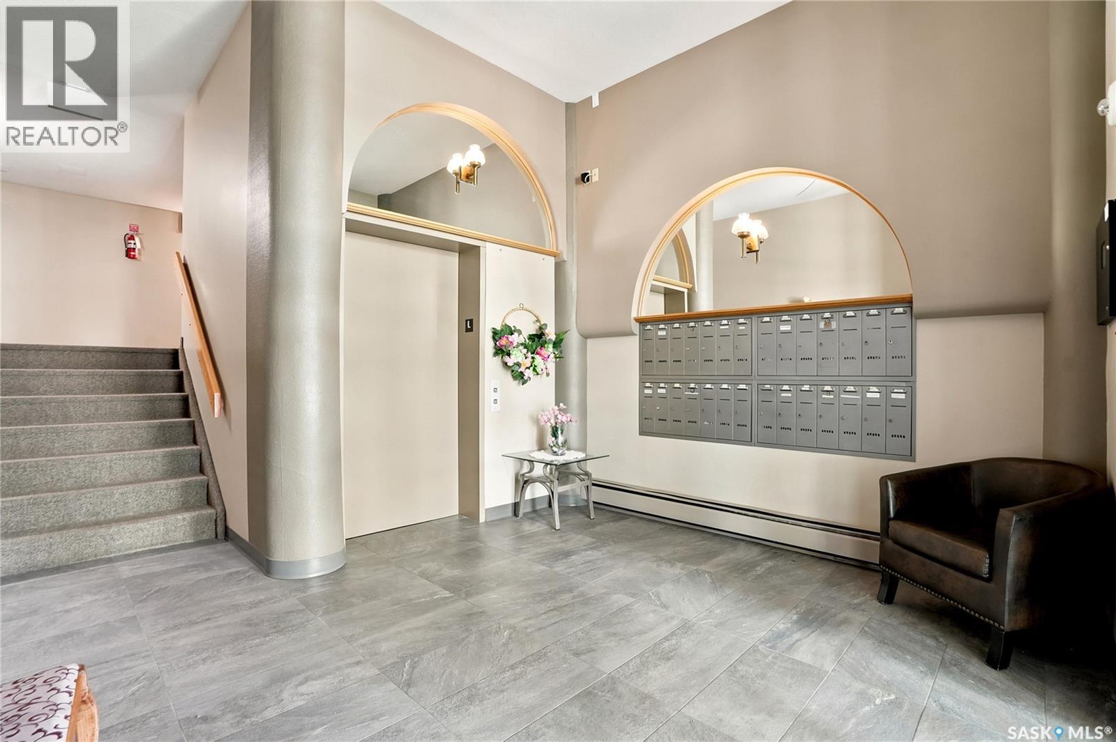 #203 910 9th STREET E - 31