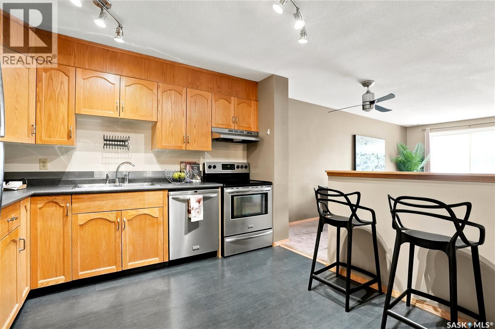 #203 910 9th STREET E - 4