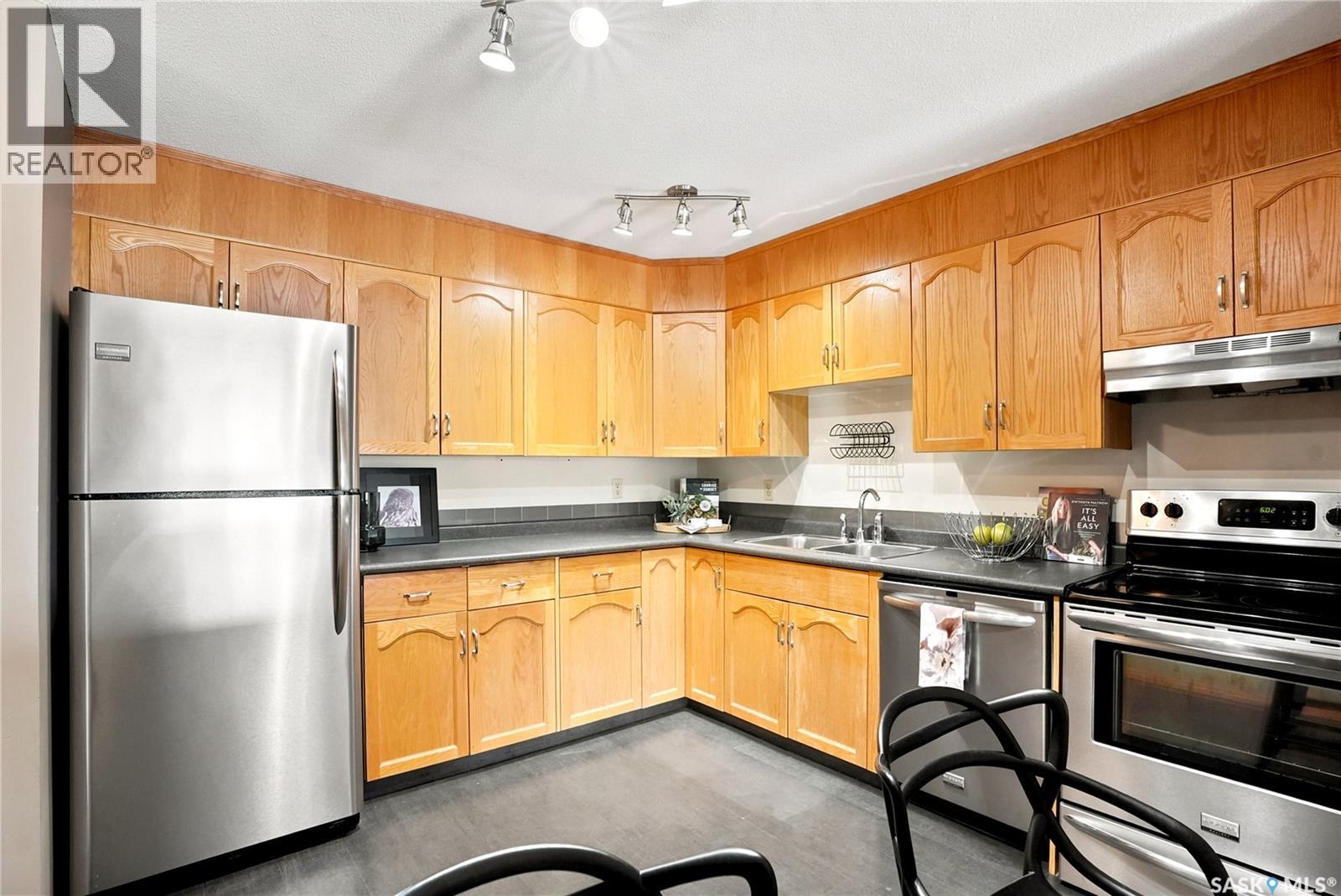 #203 910 9th STREET E - 6