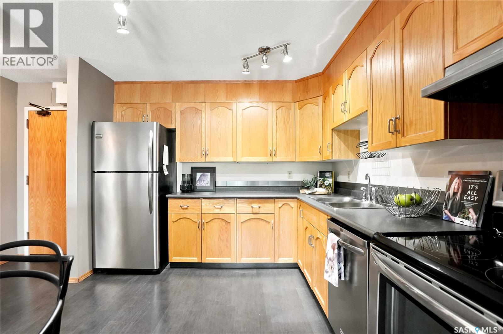 #203 910 9th STREET E - 7