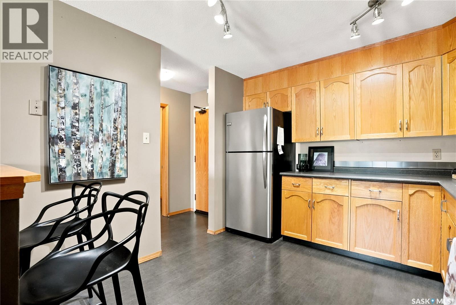 #203 910 9th STREET E - 9