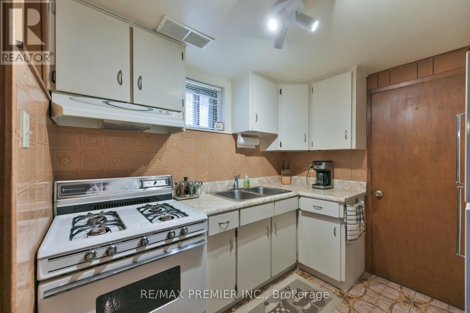 81 MACLEOD STREET - 19