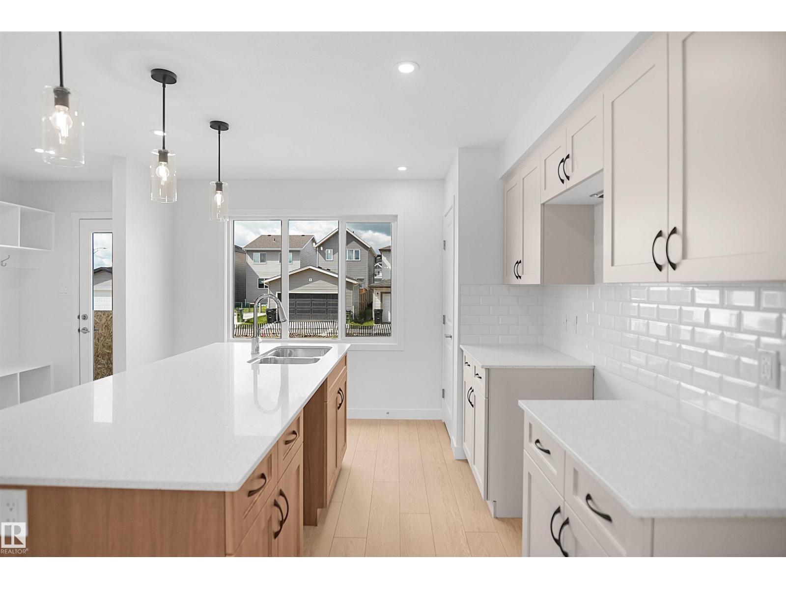 19488 21 AV NW - 14