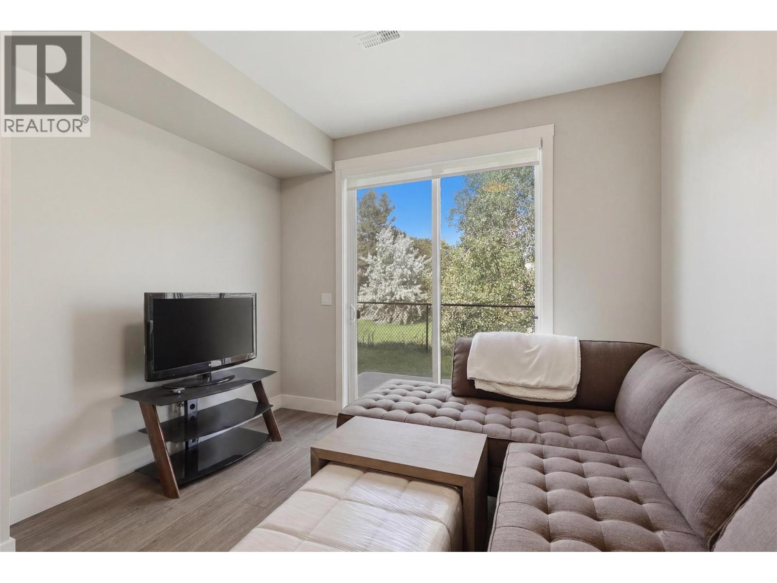 #127 200 Grand Boulevard - 36