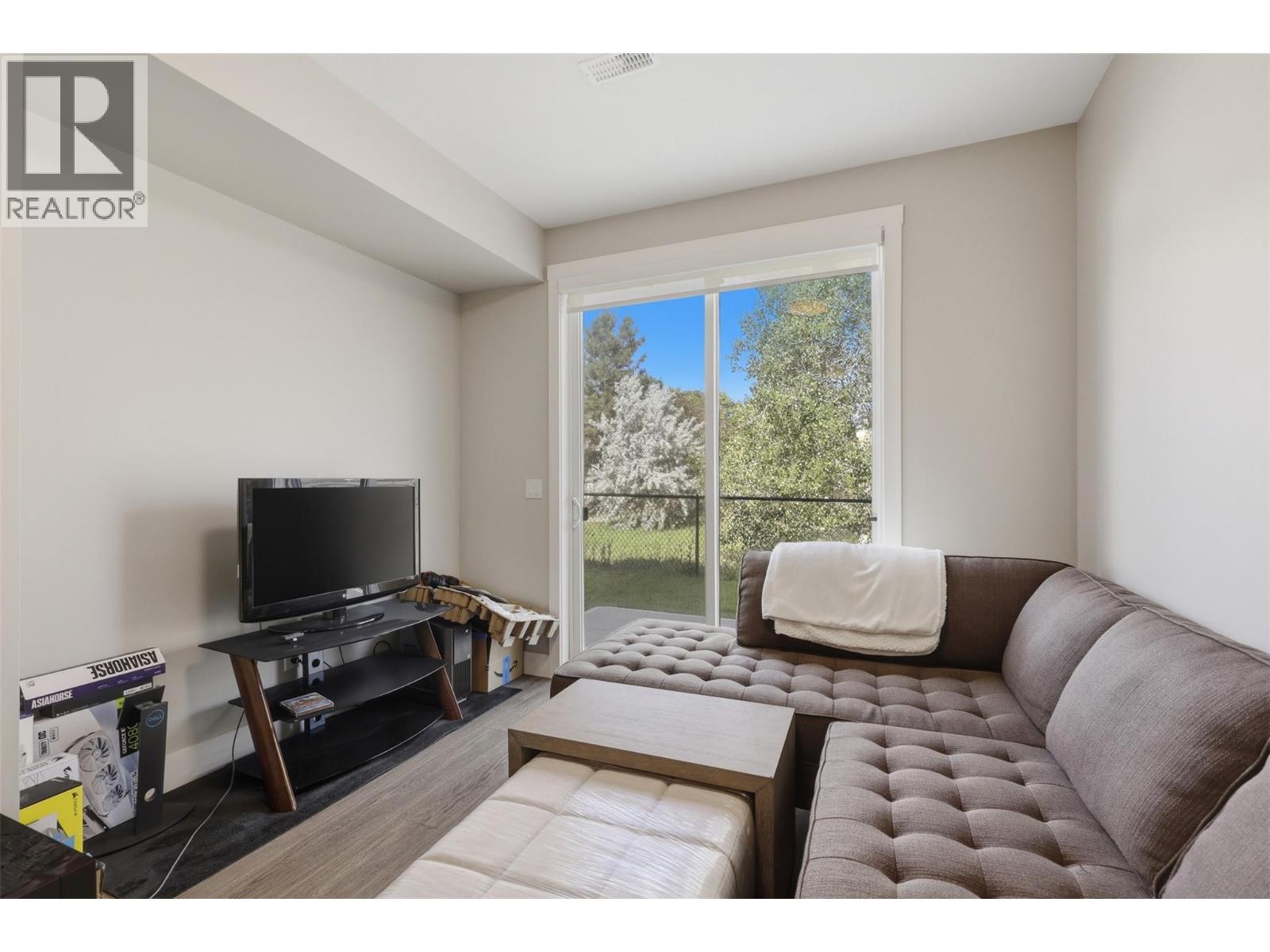 #127 200 Grand Boulevard - 37