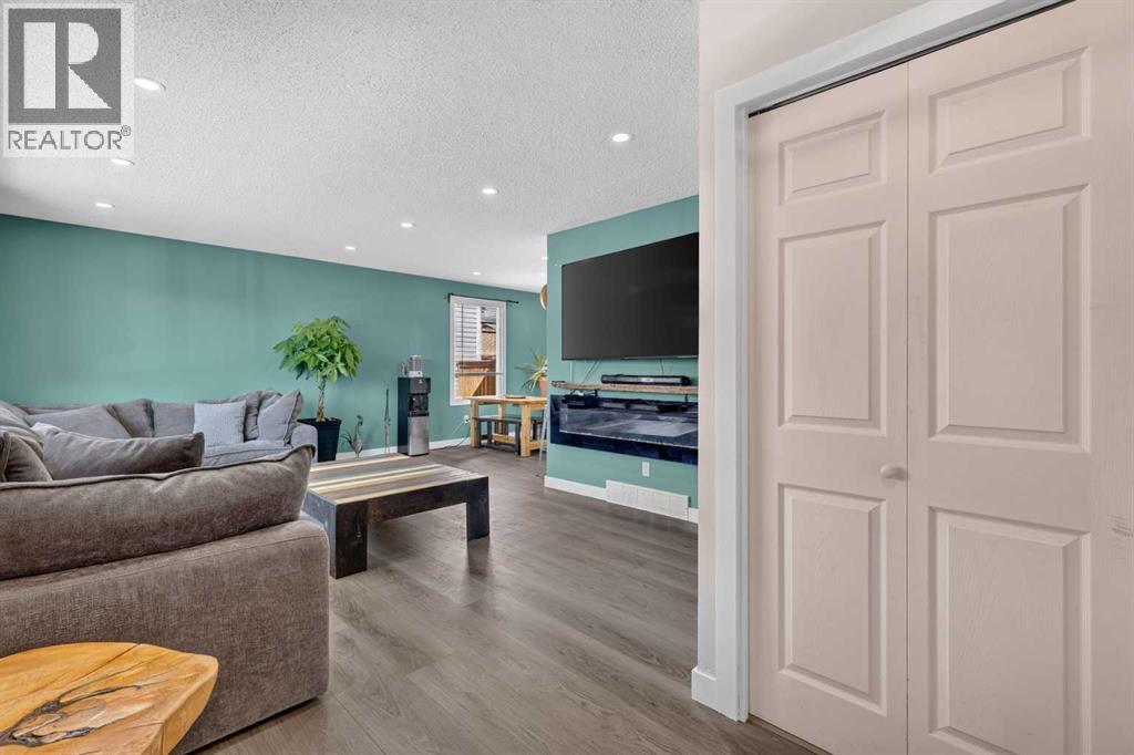 24 Penworth Crescent SE - 4