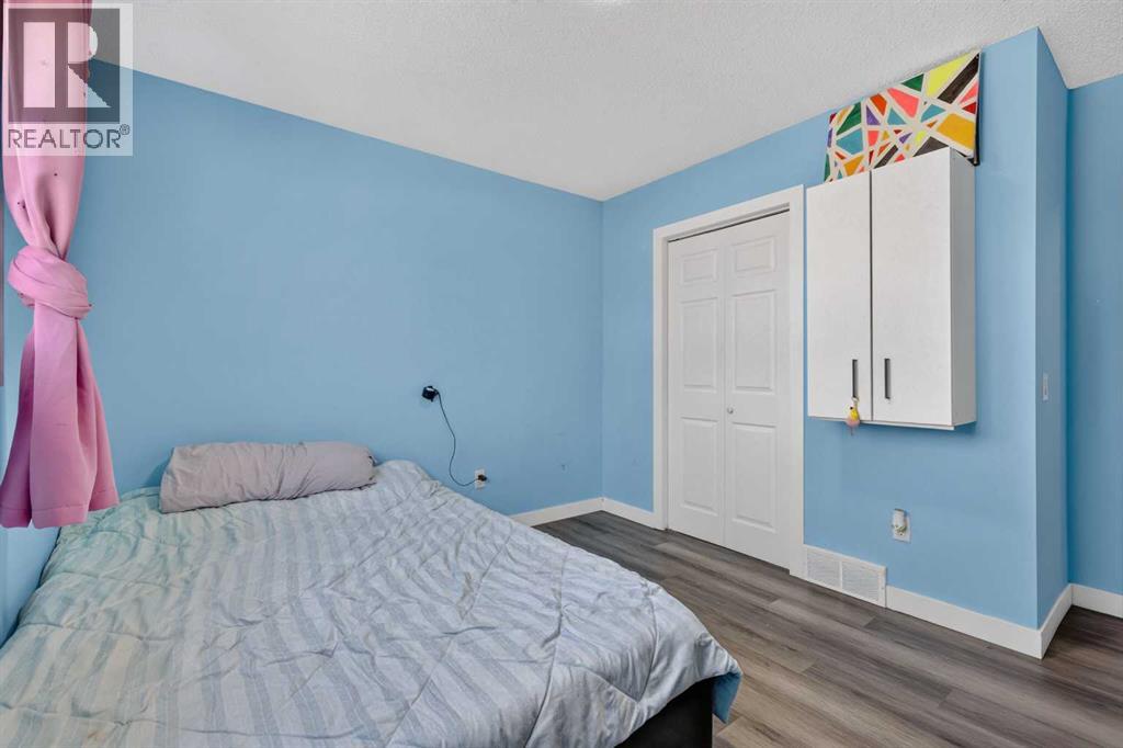 24 Penworth Crescent SE - 23