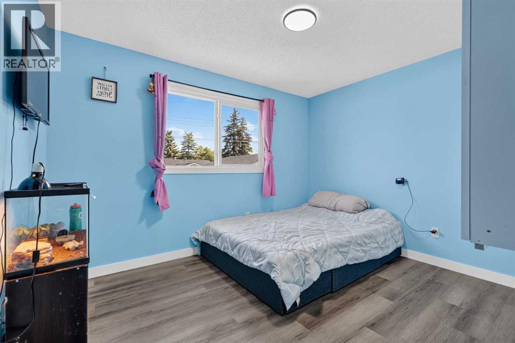 24 Penworth Crescent SE - 22