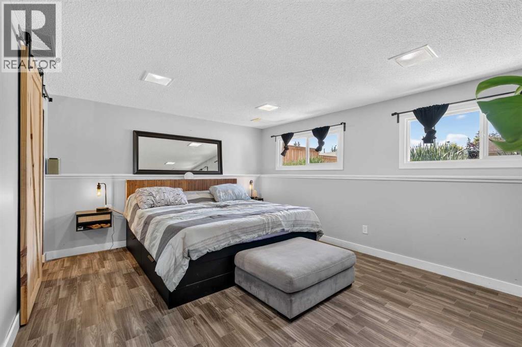24 Penworth Crescent SE - 28