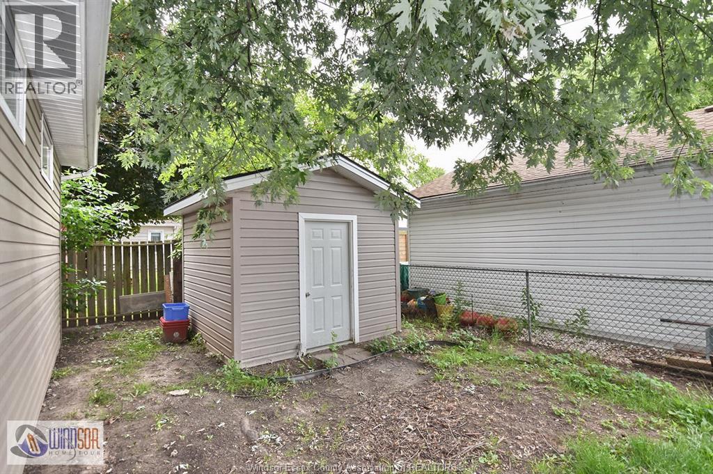 2591 MEIGHEN ROAD - 32