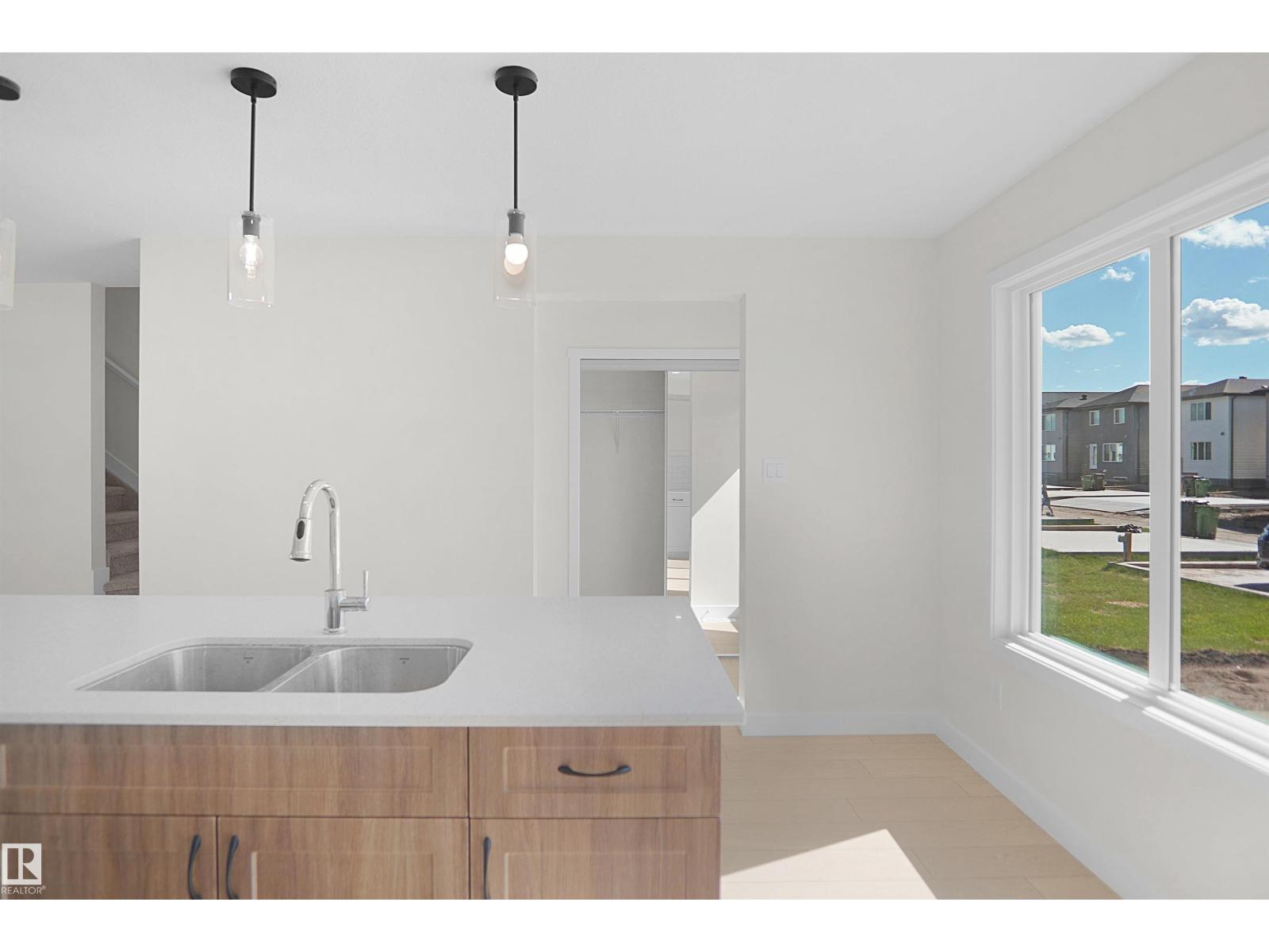 19492 21 AV NW - 14