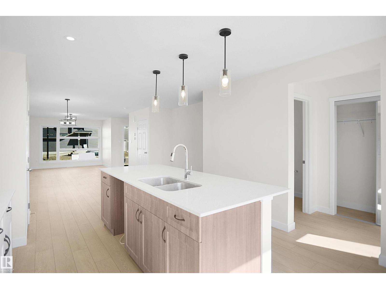 19492 21 AV NW - 15