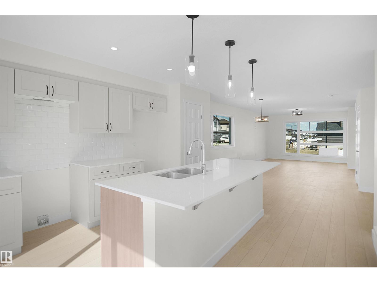 19492 21 AV NW - 16