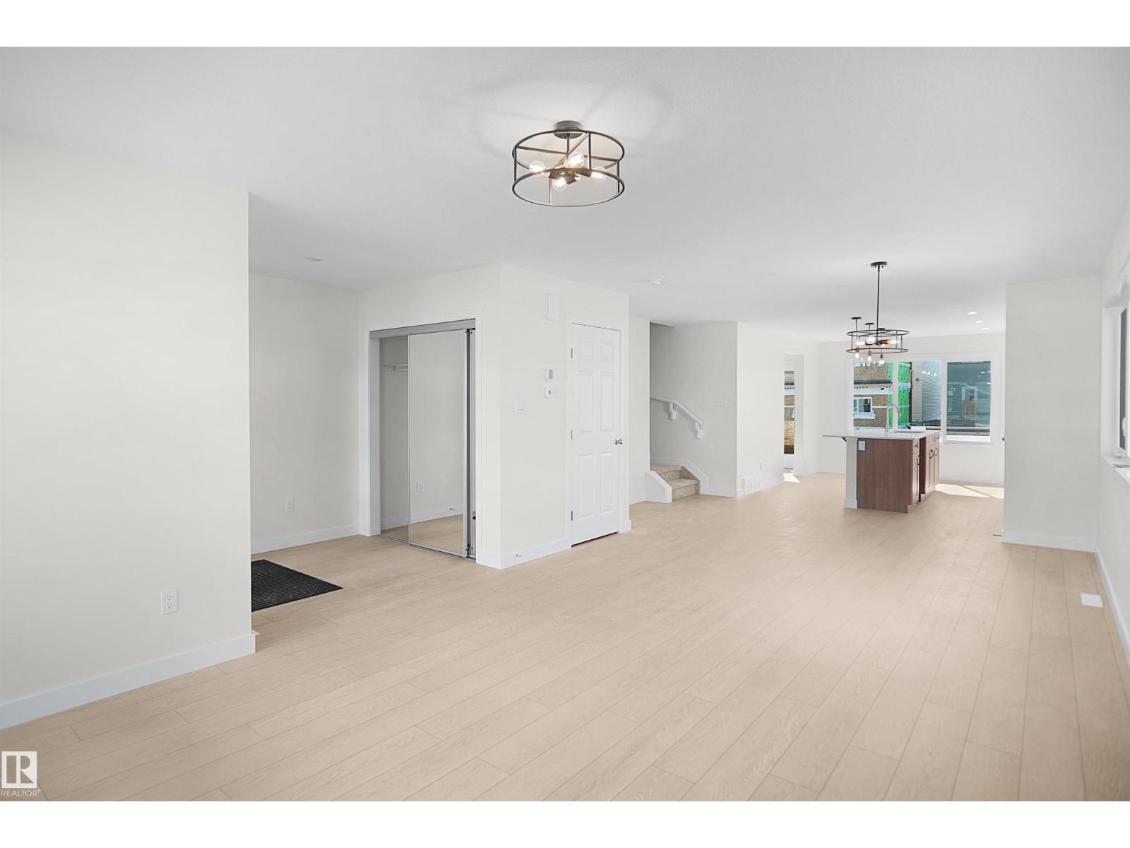 19492 21 AV NW - 6