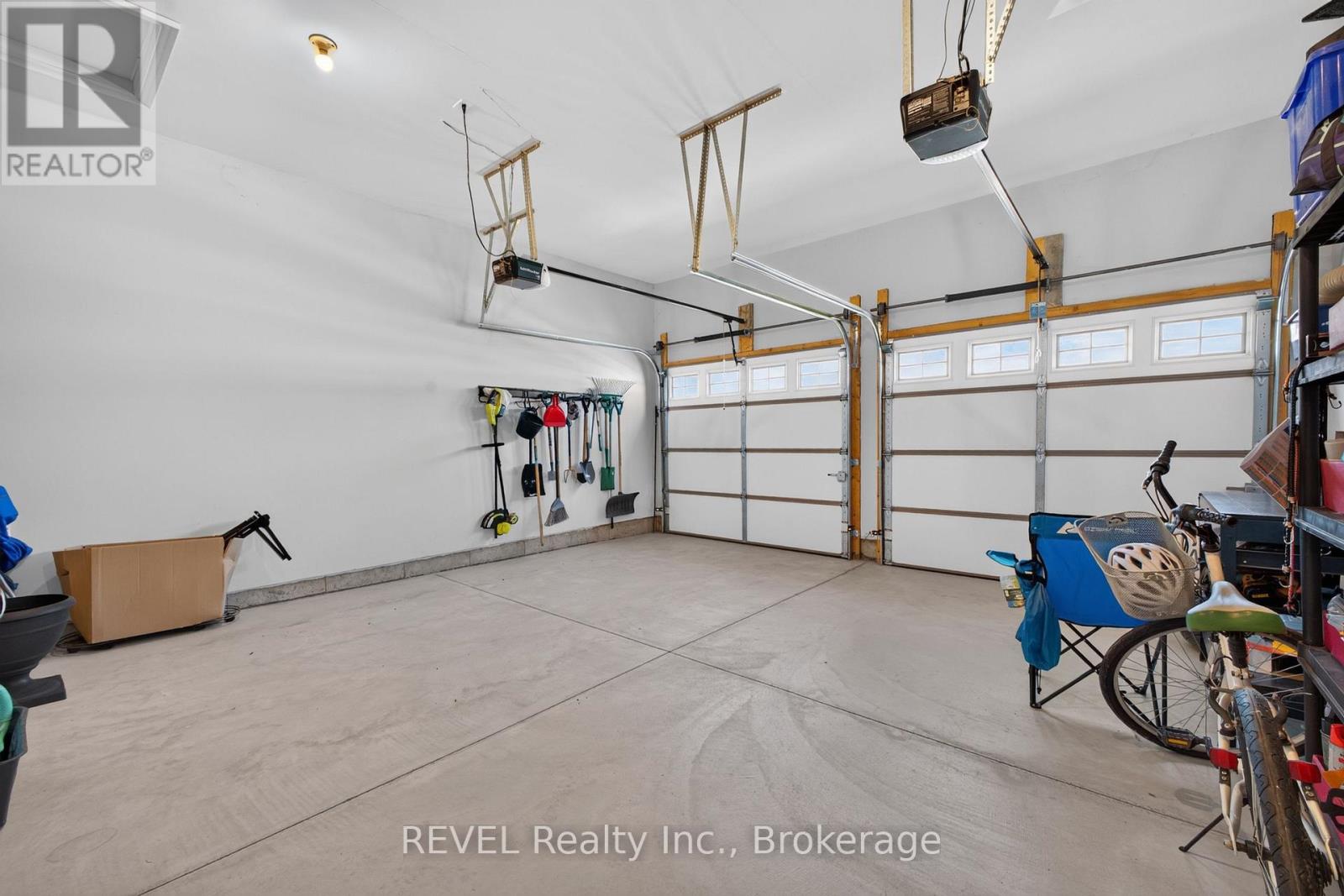 394 HUMMEL CRESCENT - 21