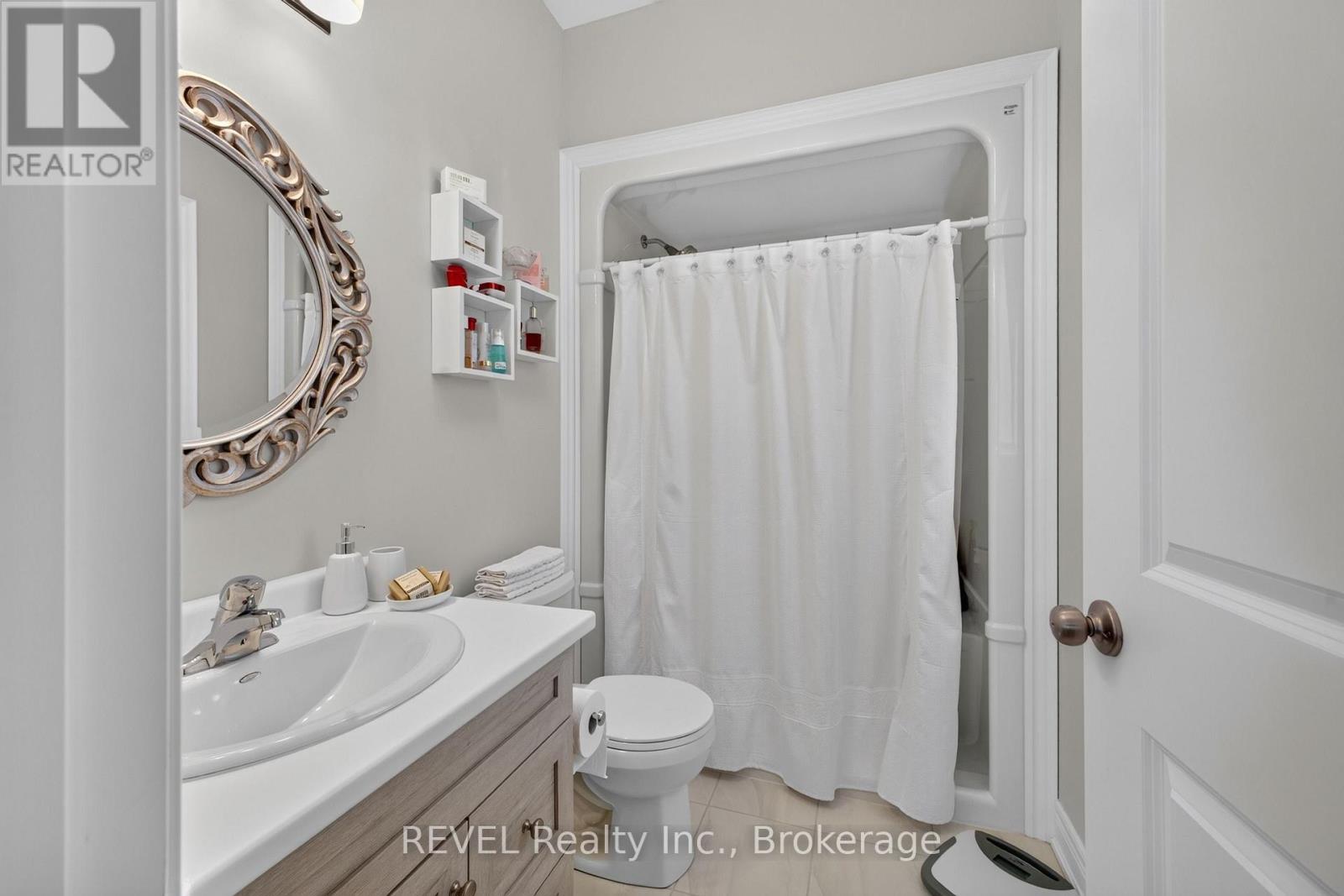 394 HUMMEL CRESCENT - 17