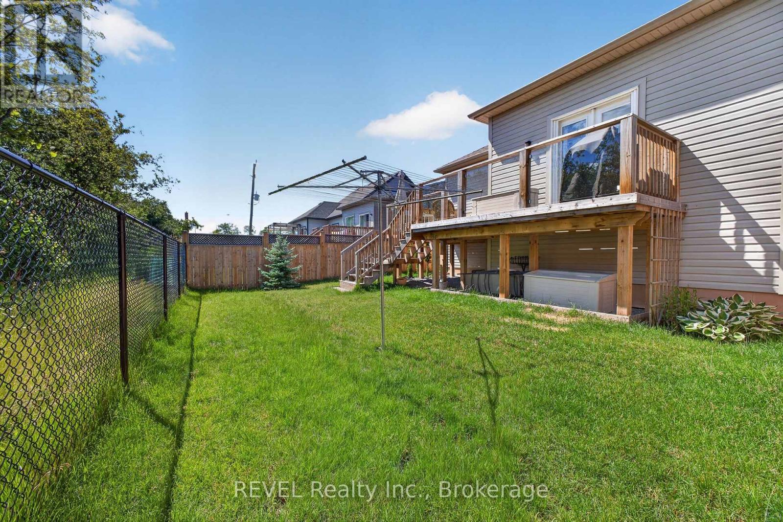 394 HUMMEL CRESCENT - 25