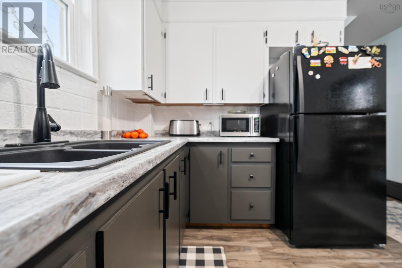 21 6th Street - 13