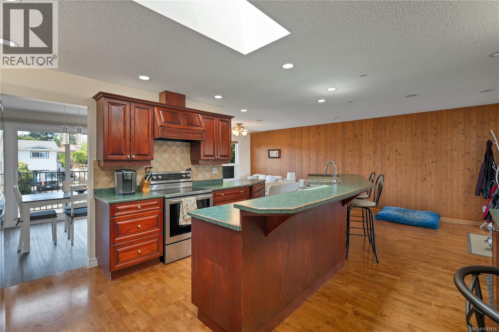 541 Alder St S - 10