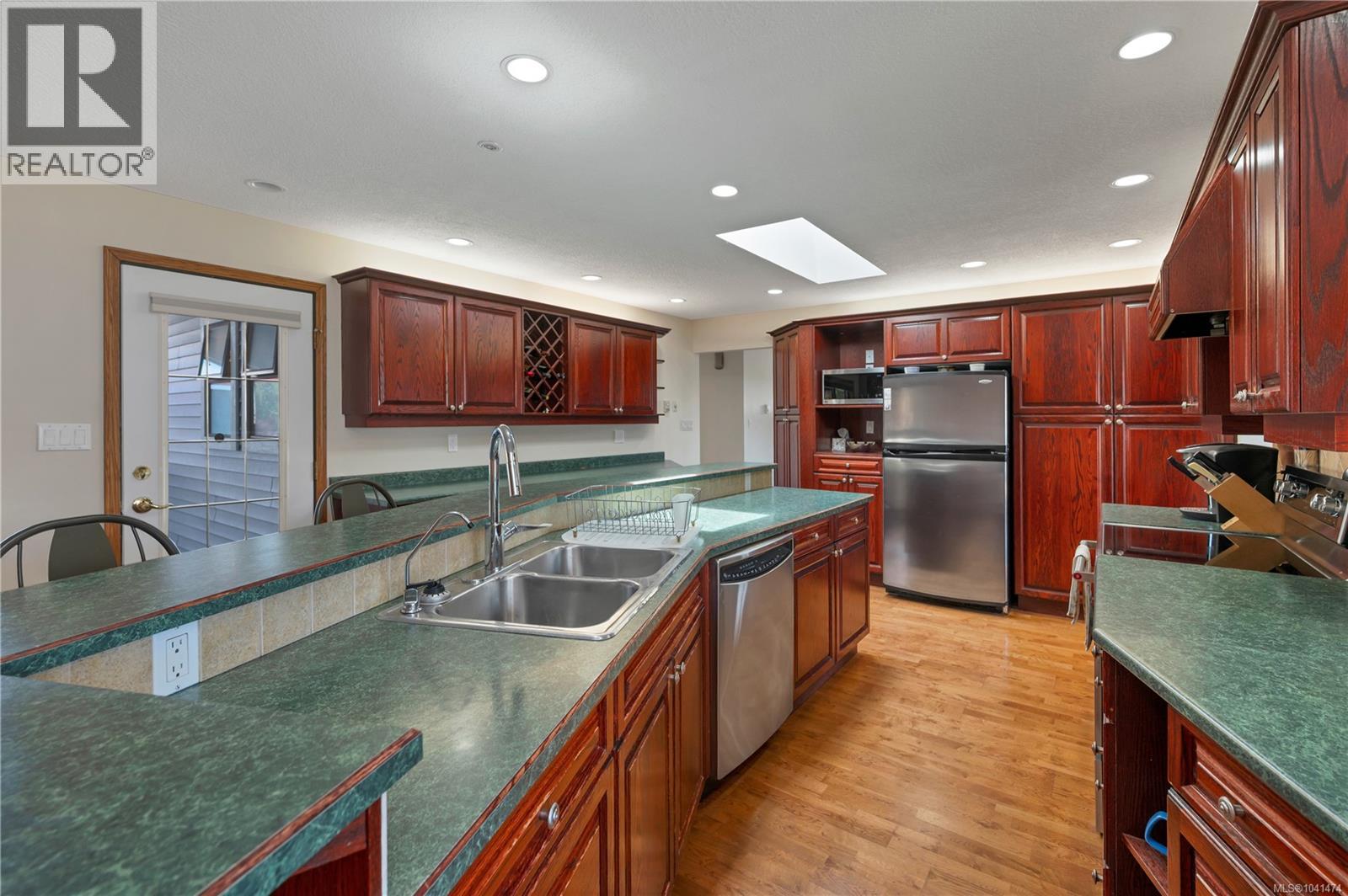 541 Alder St S - 12