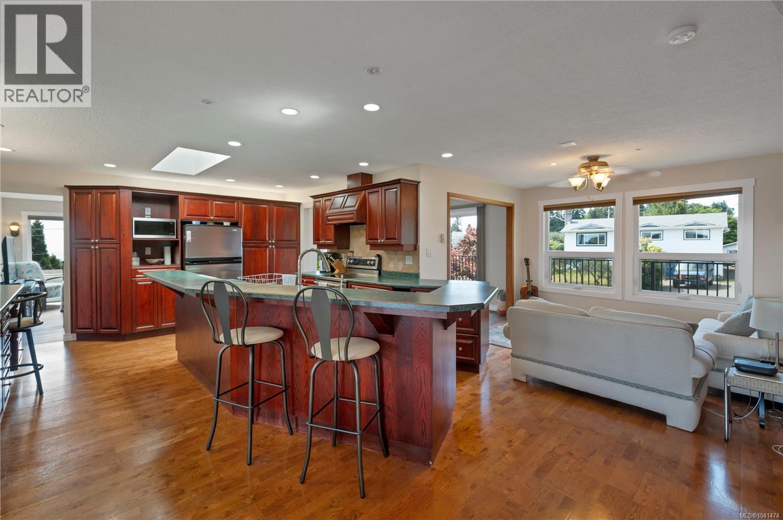 541 Alder St S - 13