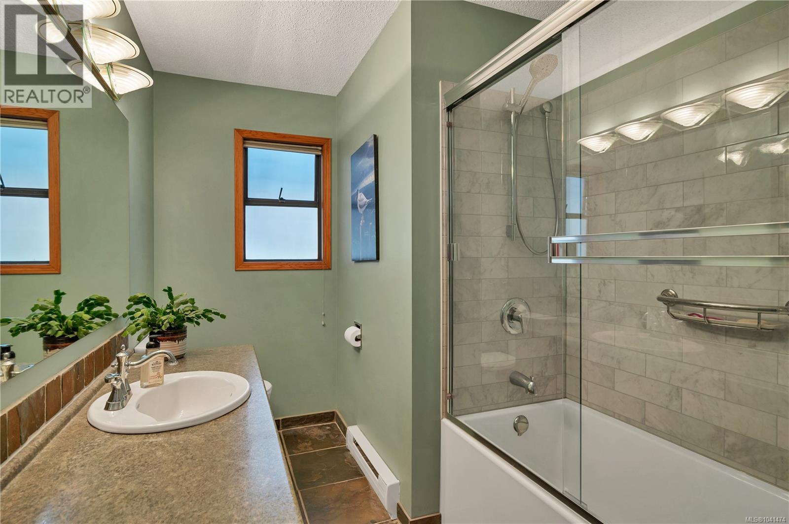 541 Alder St S - 26